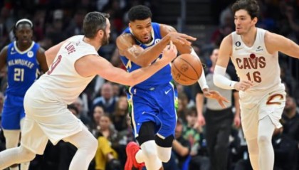 mk体育官方网站-字母哥连续打出高光表现 雄鹿上下为何高兴不起来